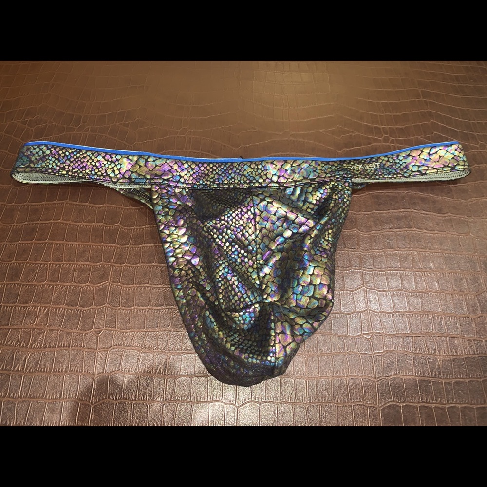 Sliq Micro Y-Back Thong Iridescent Snake Dark